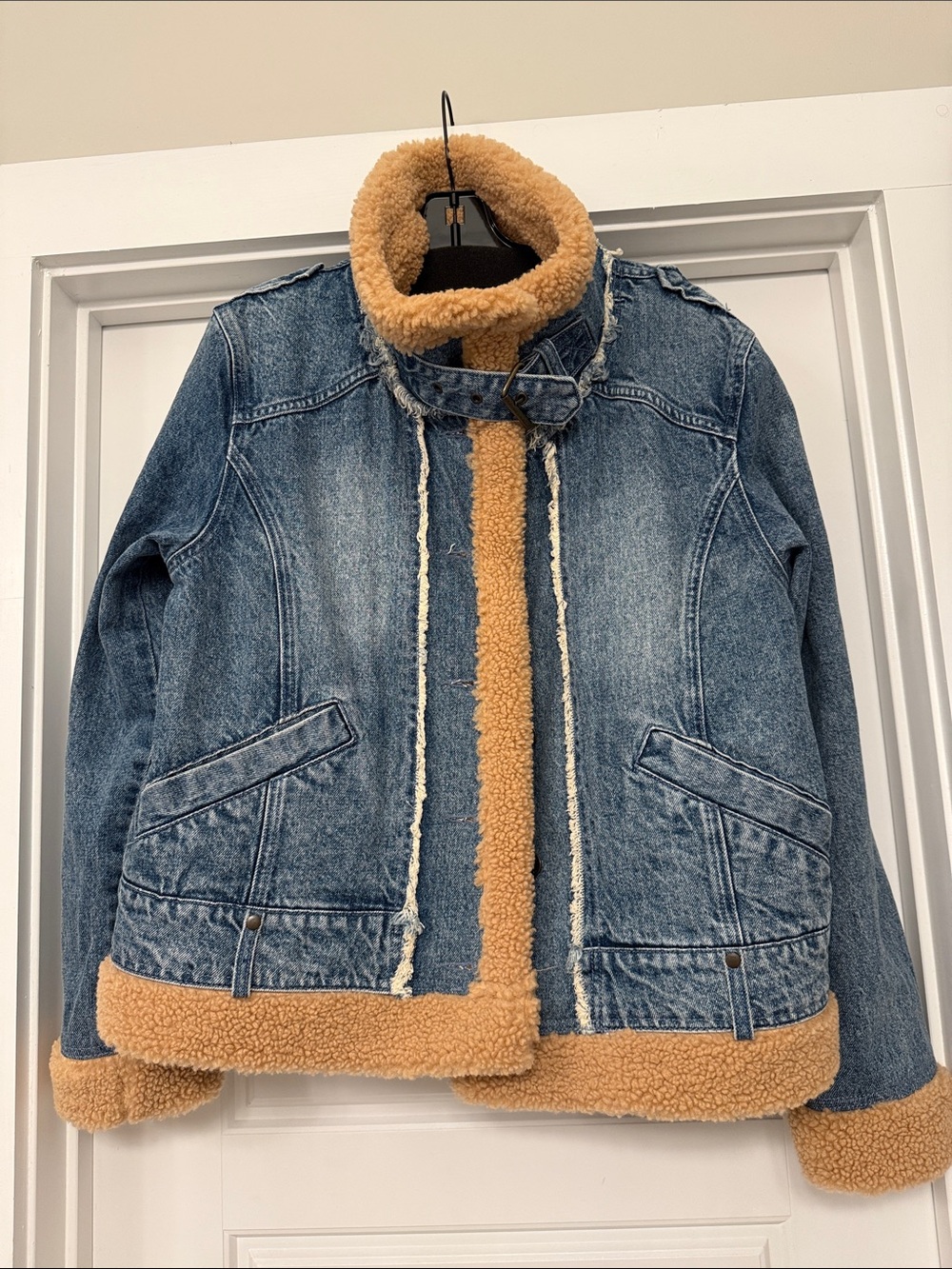 We the free Free People Denim jacket with Sherpa-Lines collar and trim - Picture 3 of 5